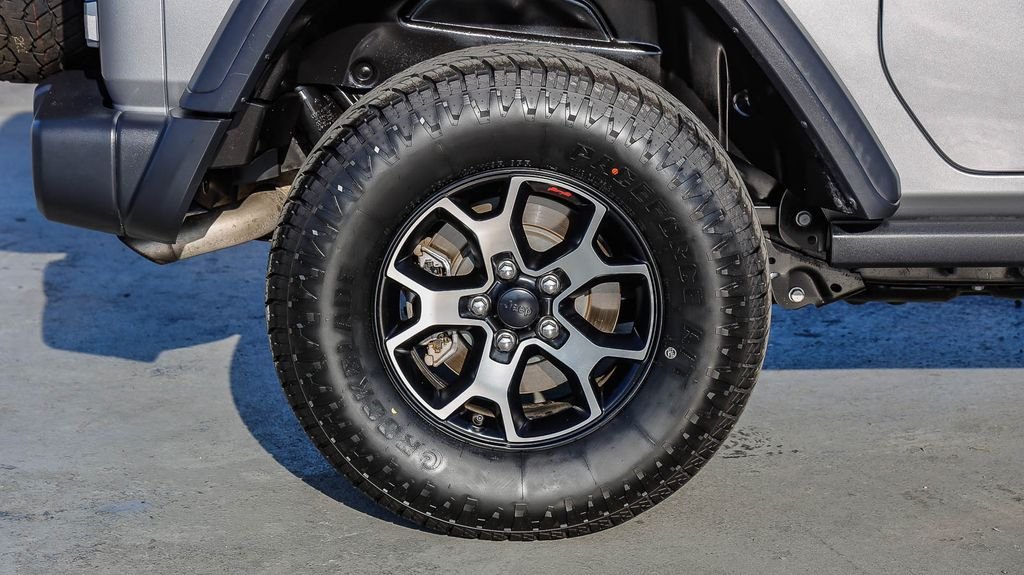 Used 2018 Billet Silver Metallic Jeep Rubicon image 12
