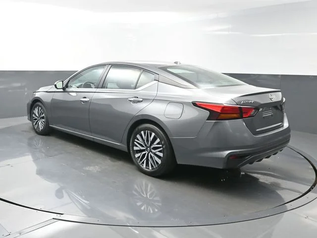 Used 2025 Gray Nissan 2.5 SV image 5