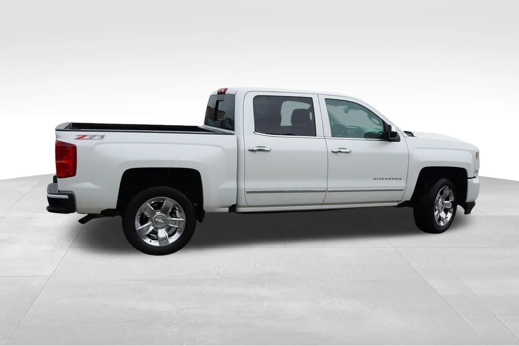 Certified Used 2016 Iridescent Pearl Tricoat Chevrolet LTZ image 4