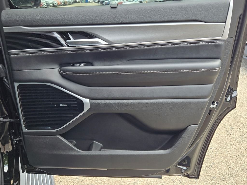 New 2026 High Gloss Black Exterior Paint Jeep Limited Reserve image 10