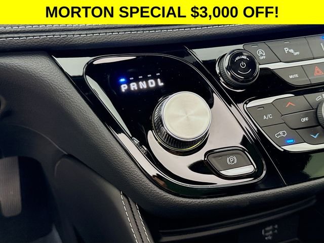 New 2027 Diamond Black Crystal Pearl-Coat Exterior Paint Chrysler Limited image 17