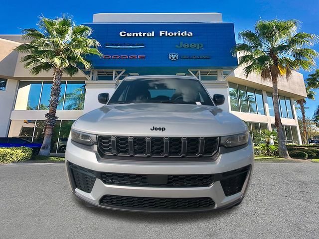 New 2026 Silver Zynith Exterior Paint Jeep Altitude image 9