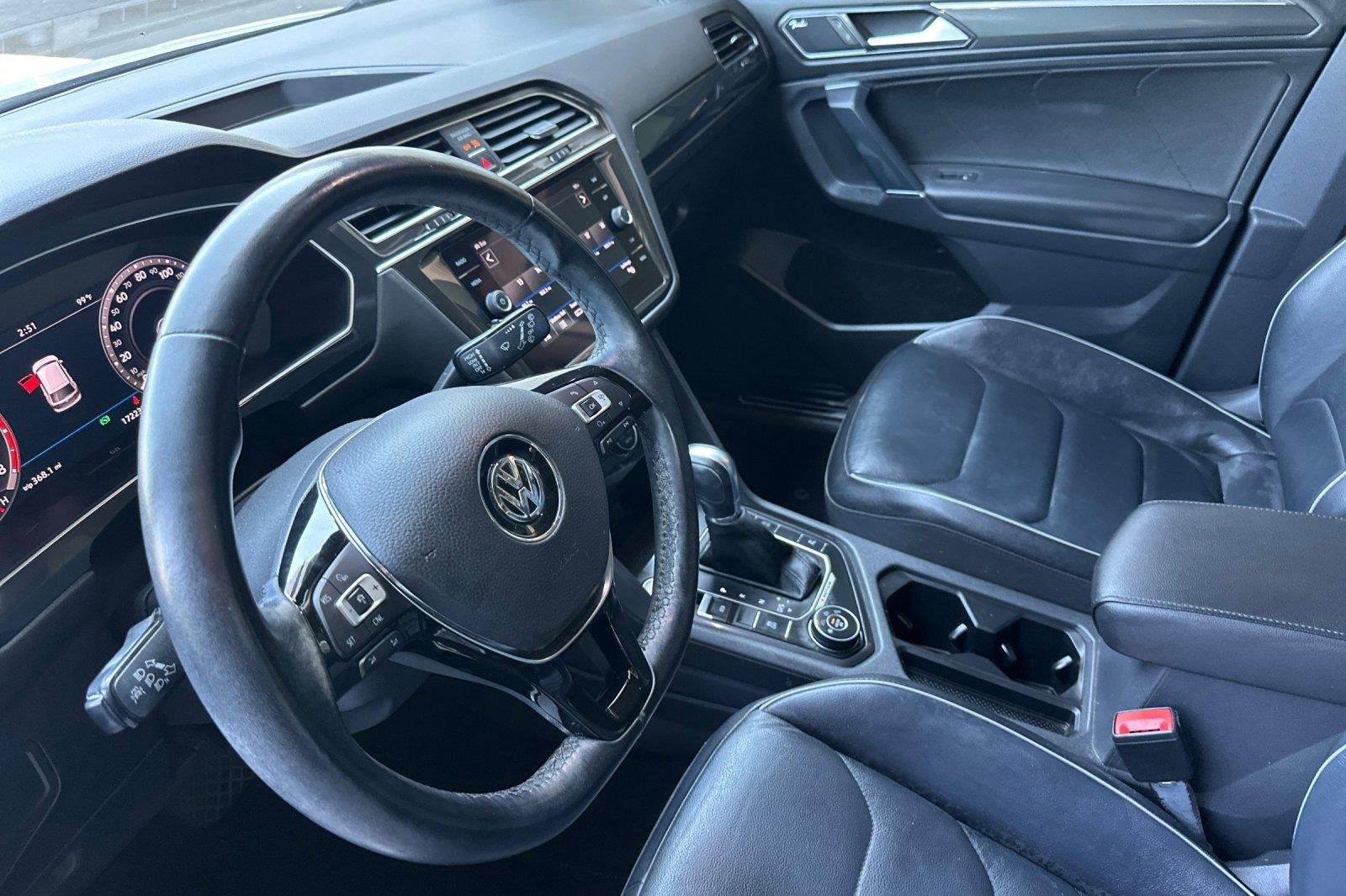 Used 2018 Pure White Volkswagen SEL Premium image 10