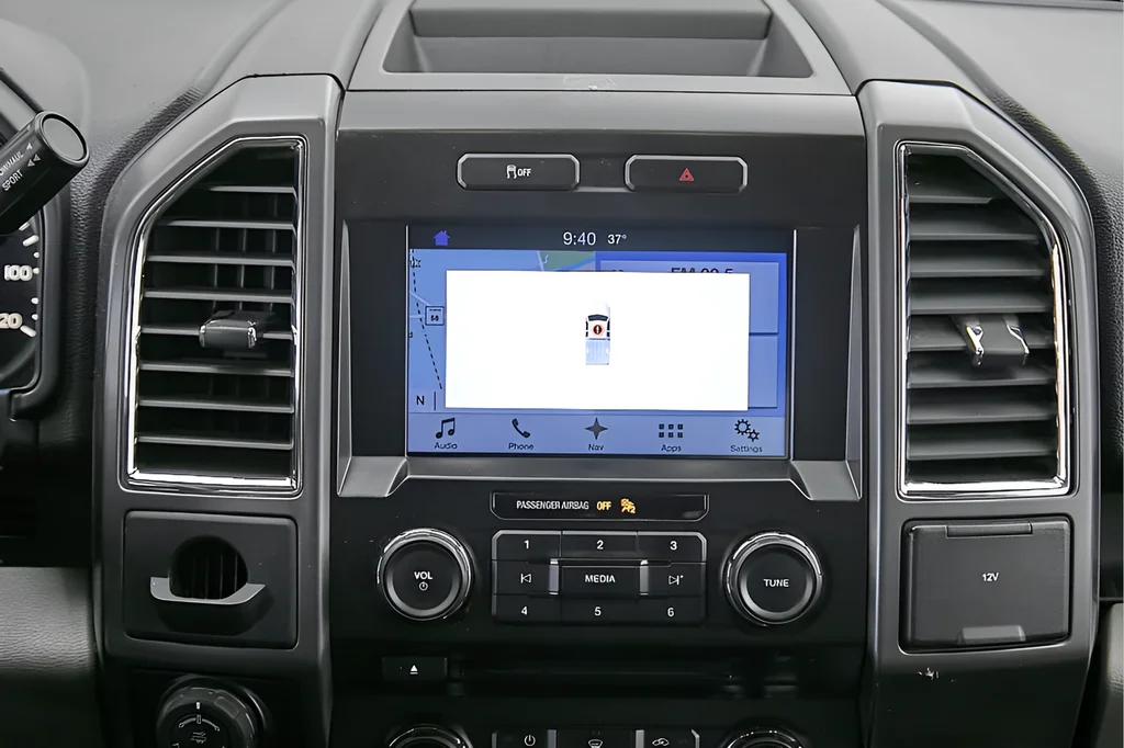 Used 2016 Oxford White Ford XLT image 32