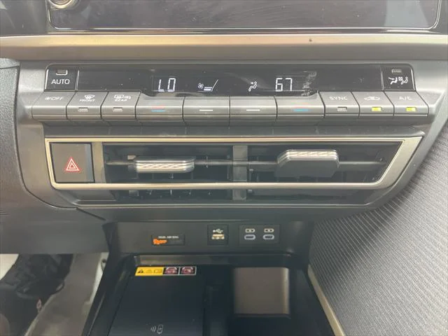 2025 Toyota Camry SE - Photo 32