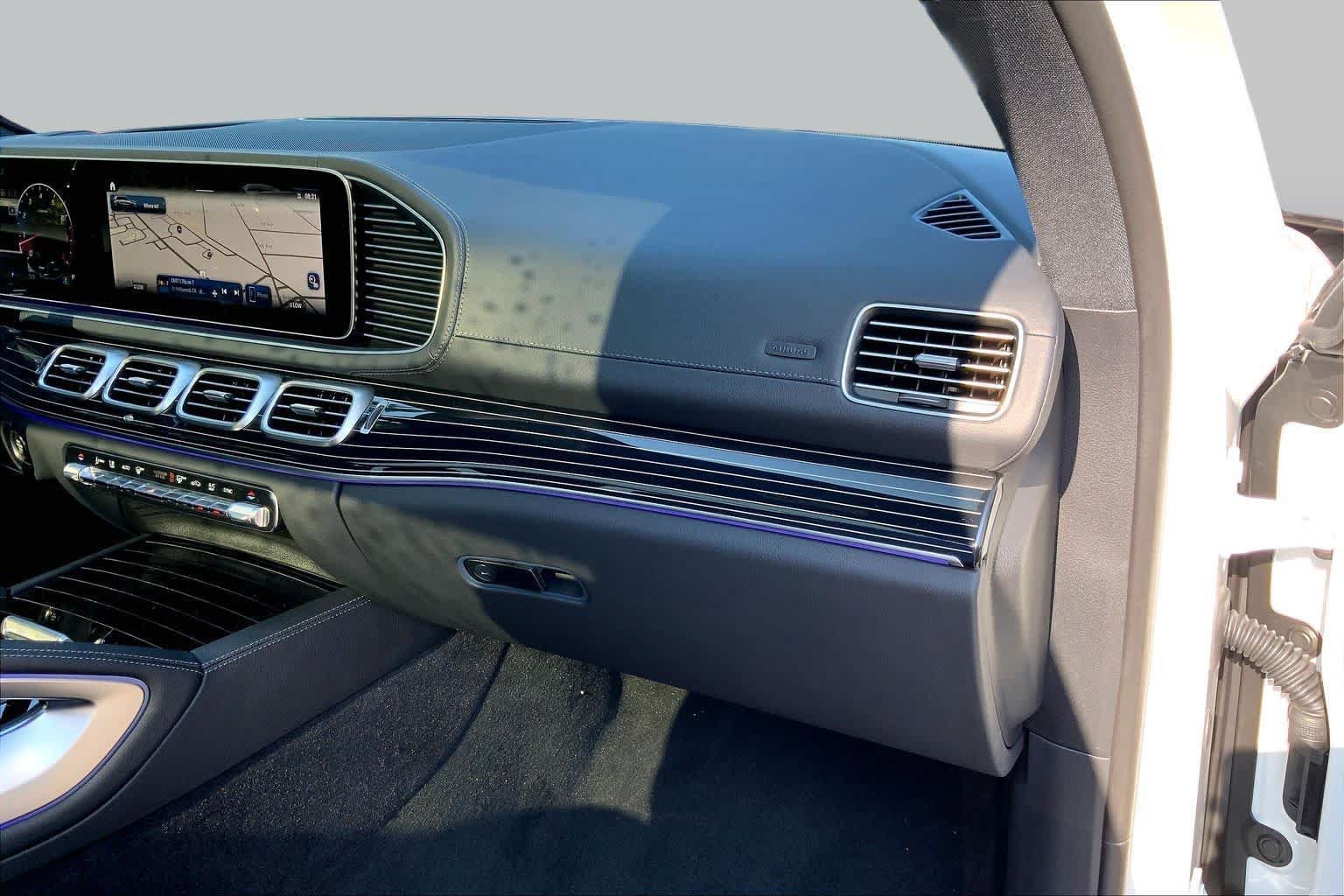 New 2026 MANUFAKTUR Moonlight White Metallic Mercedes-Benz GLS 450 image 10