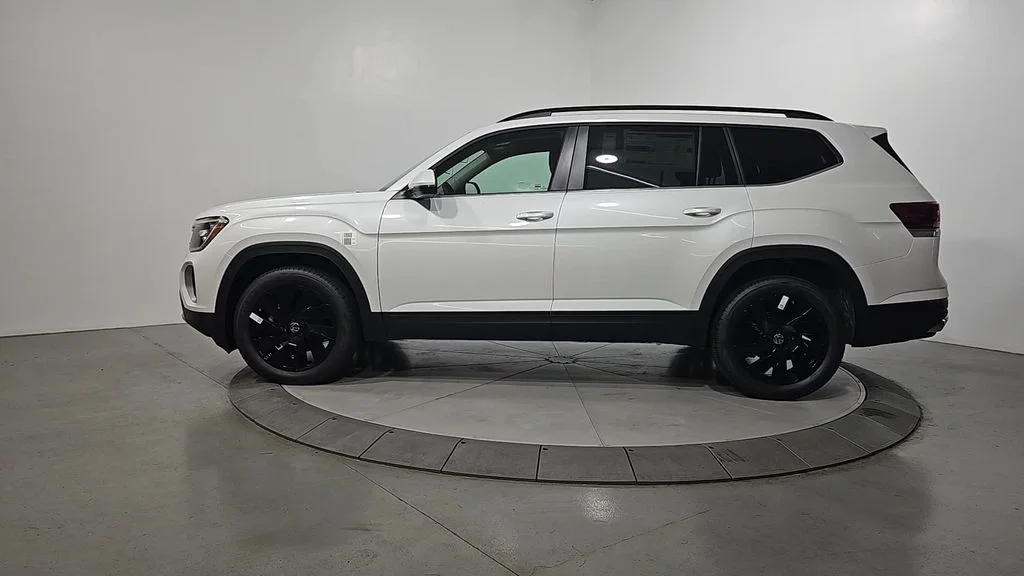 New 2026 White/off-white Volkswagen 2.0T SE w/Technology image 2