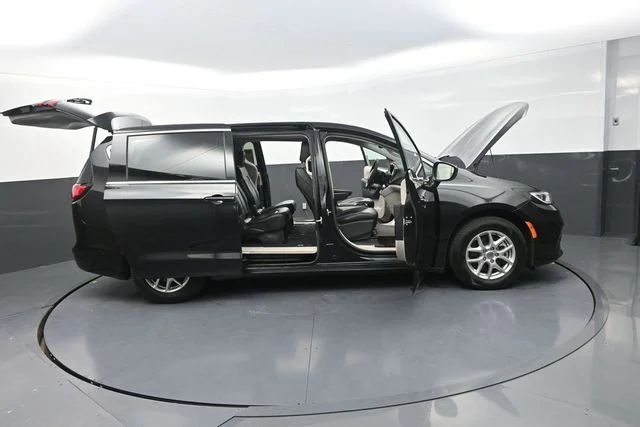 Used 2023 Black Chrysler Touring L image 35