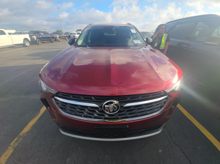 Used 2022  Buick Preferred image 2