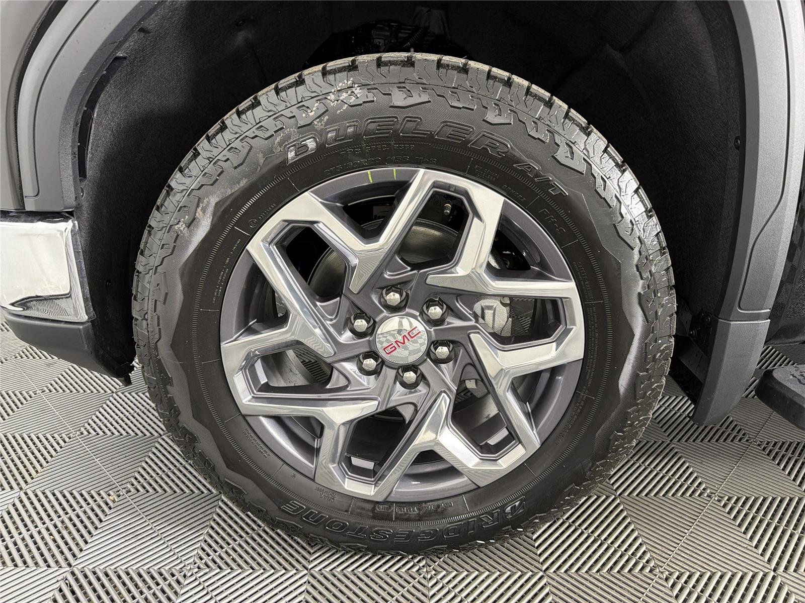 2026 GMC Sierra 1500 SLT - Photo 9