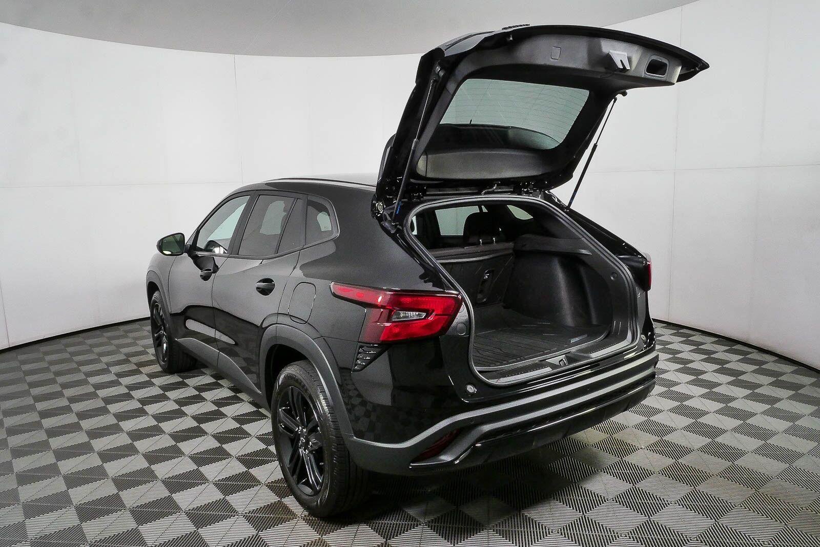 2025 Chevrolet Trax RS - Photo 29