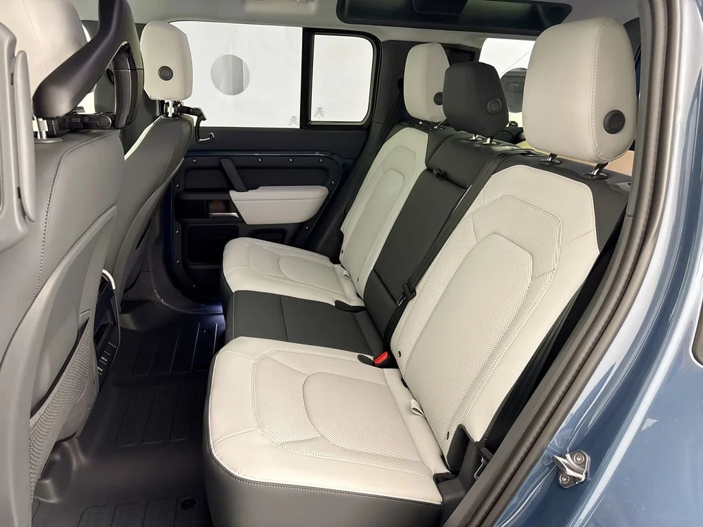 New 2026 Tasman Blue Land Rover X-Dynamic SE image 25
