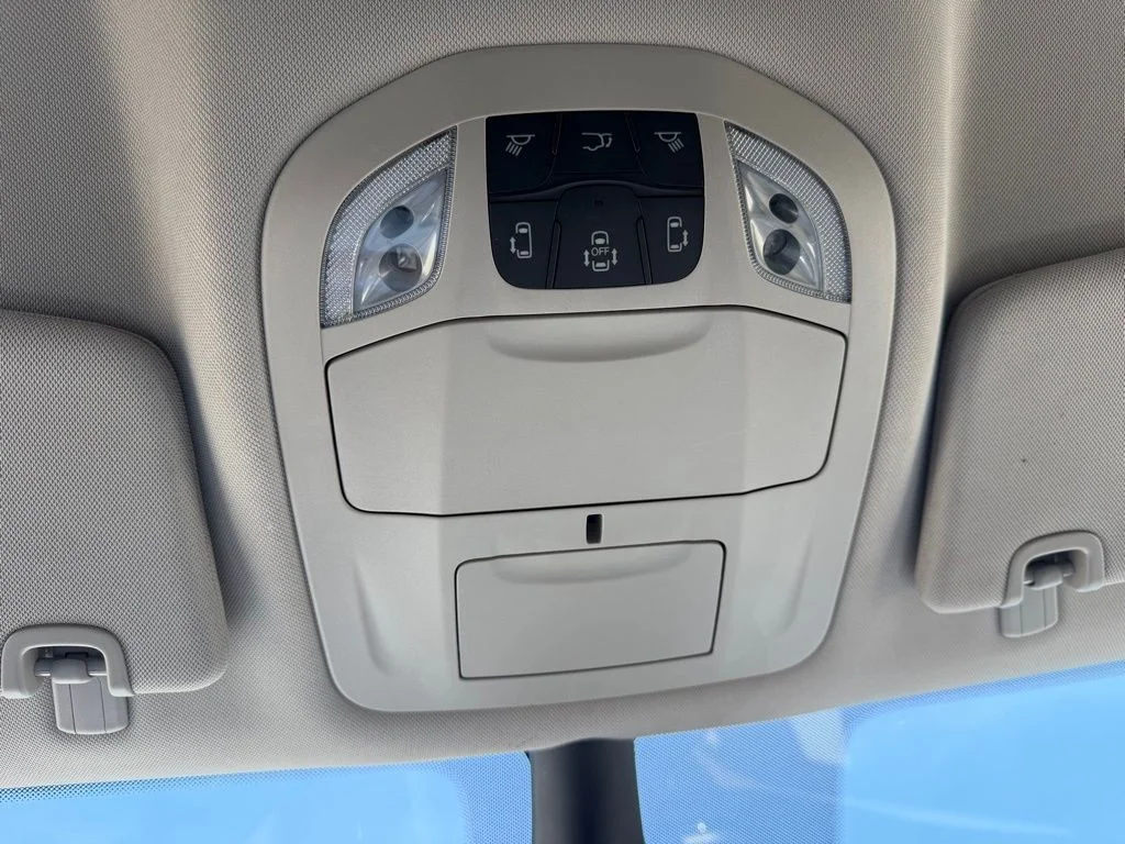 Used 2024 Silver Chrysler Touring L image 21