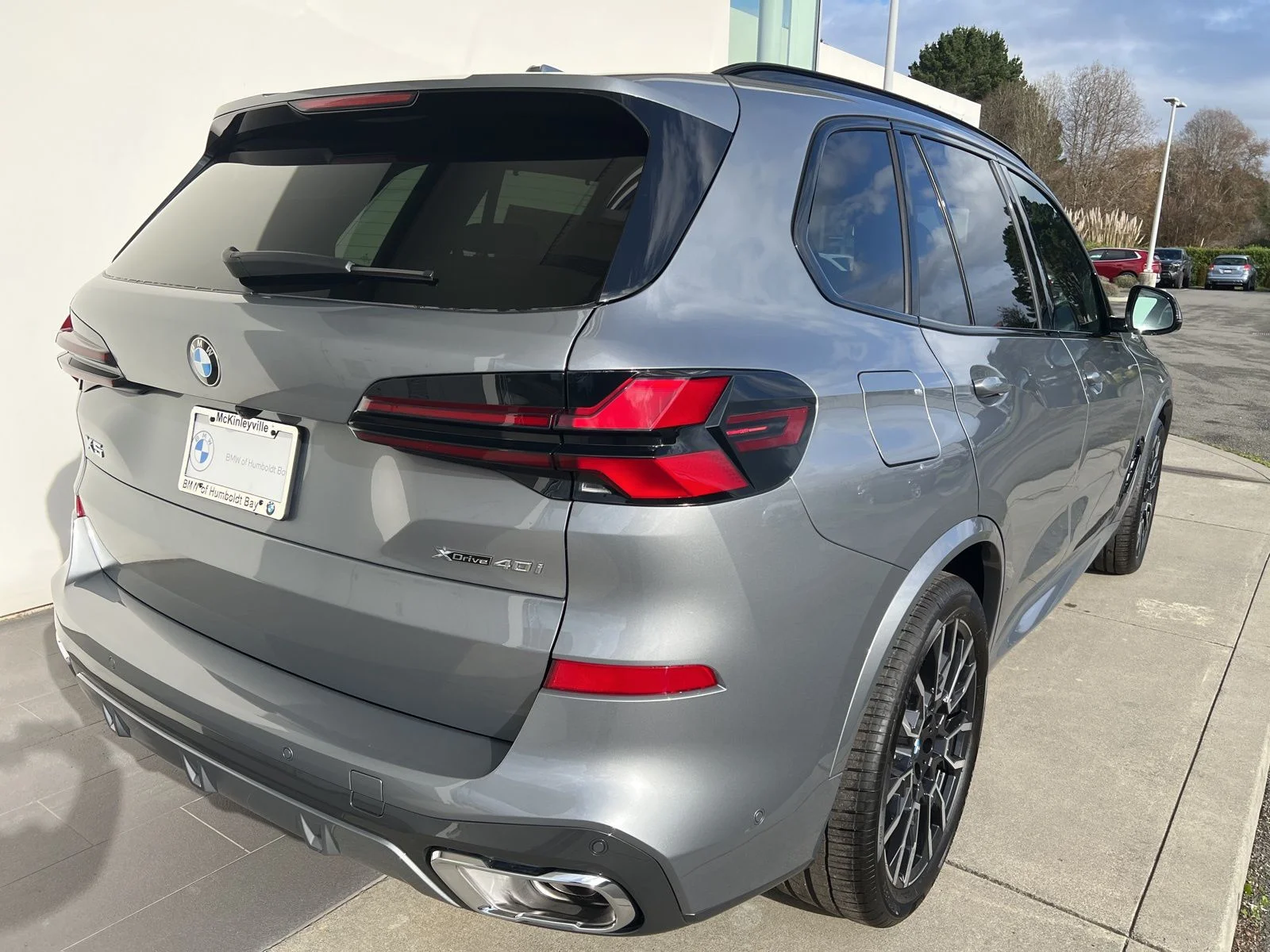 New 2026 Skyscraper Grey Metallic BMW xDrive40i image 4