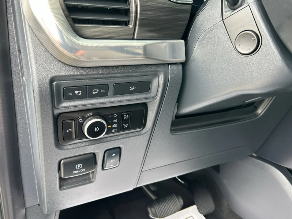 Certified Used 2024 Oxford White Ford LARIAT image 8