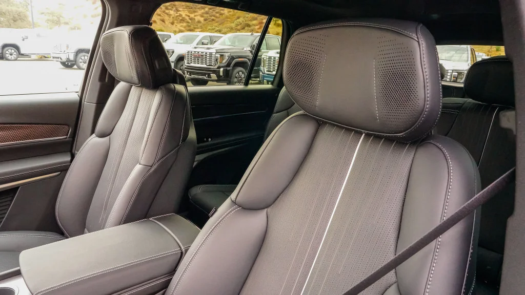 2027 Cadillac VISTIQ Luxury - Photo 12