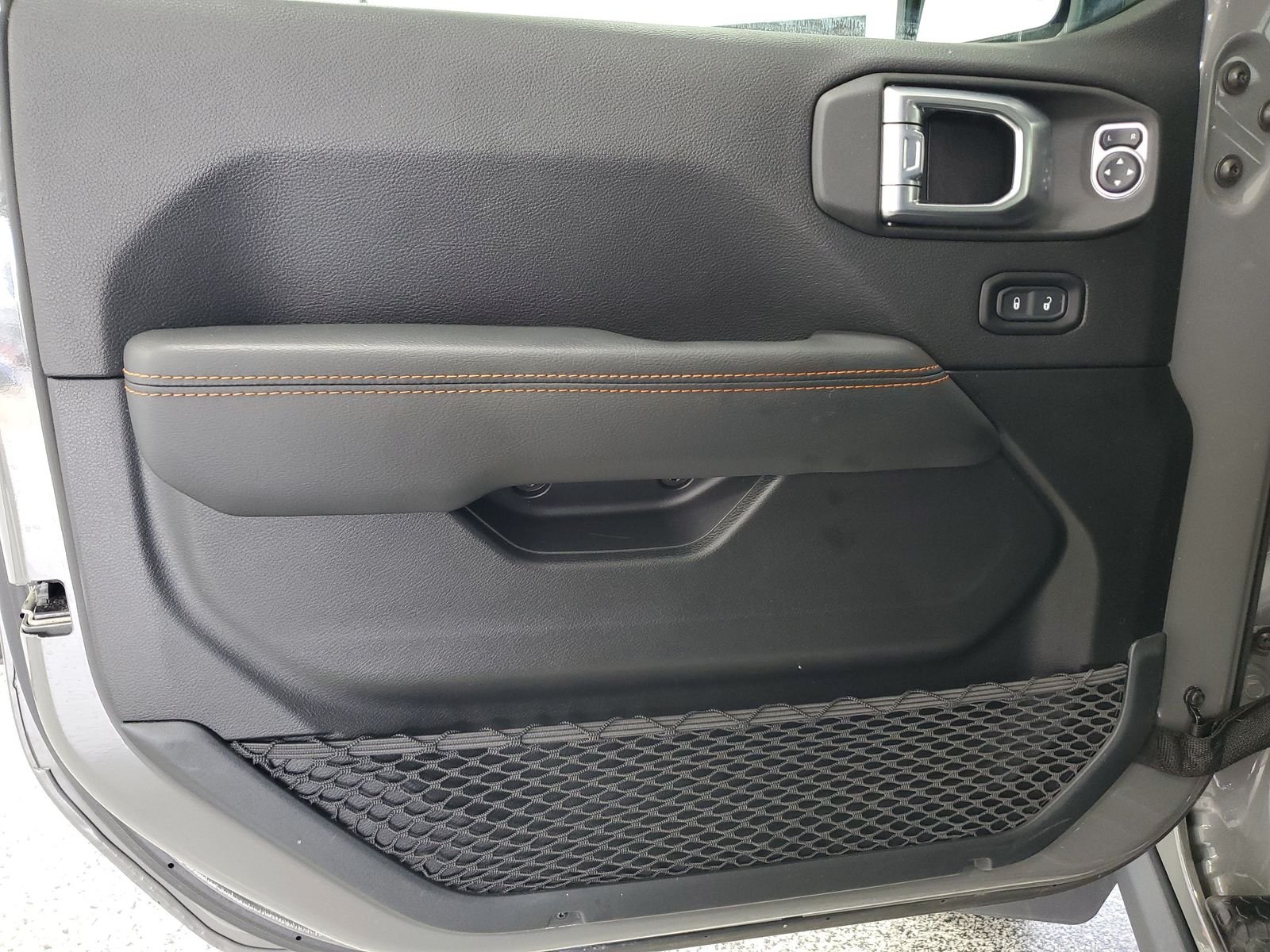 Used 2021 Gray Jeep Mojave image 12