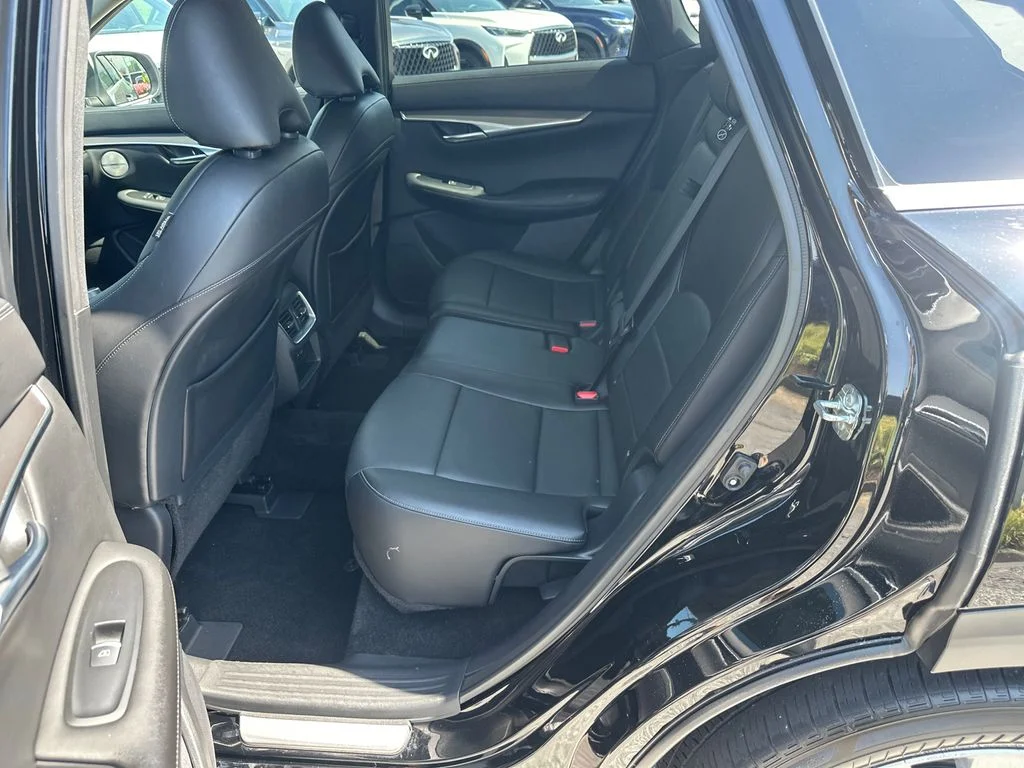Used 2023 Black INFINITI LUXE image 17