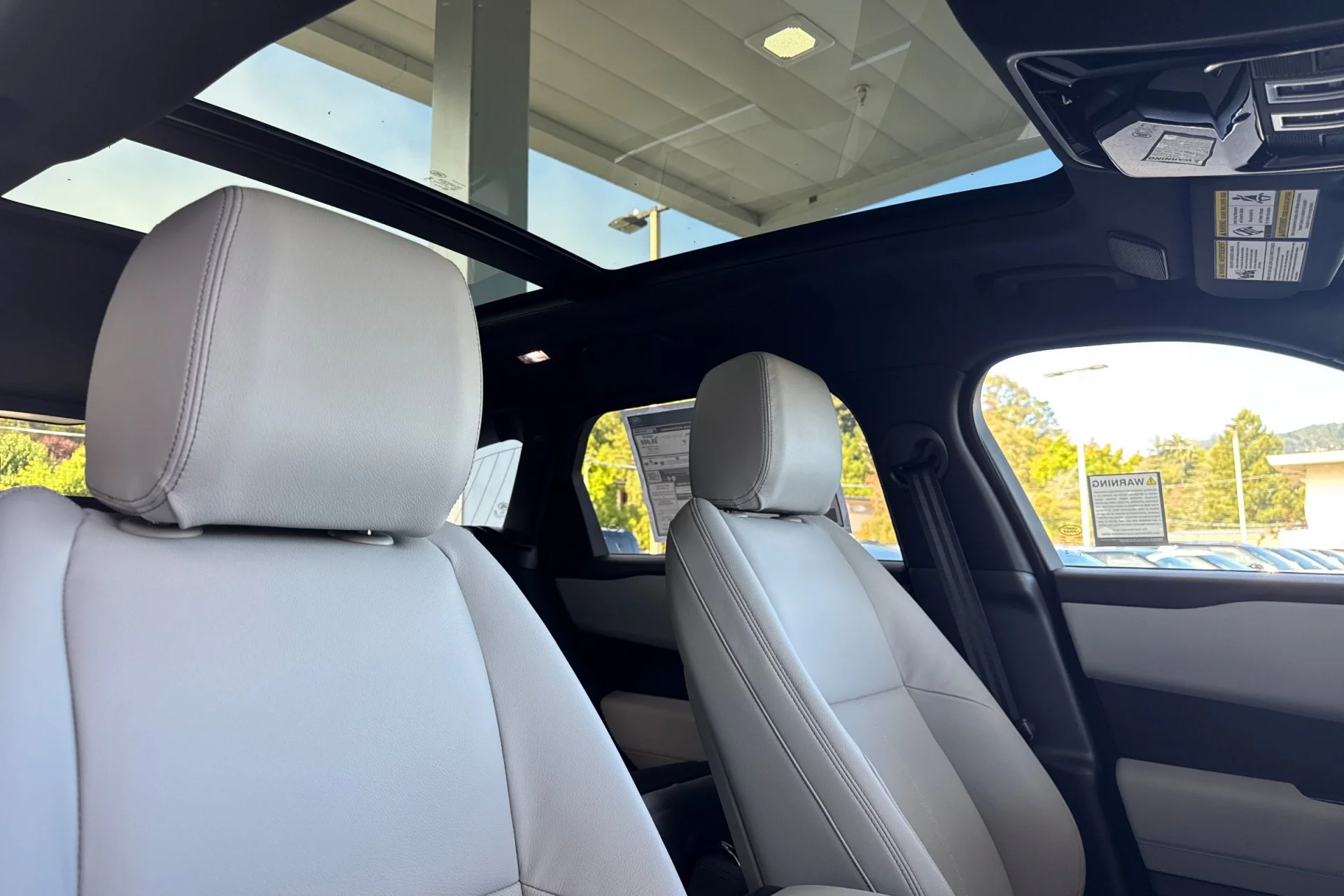 New 2026 Giola Green Land Rover Belgravia Edition image 19