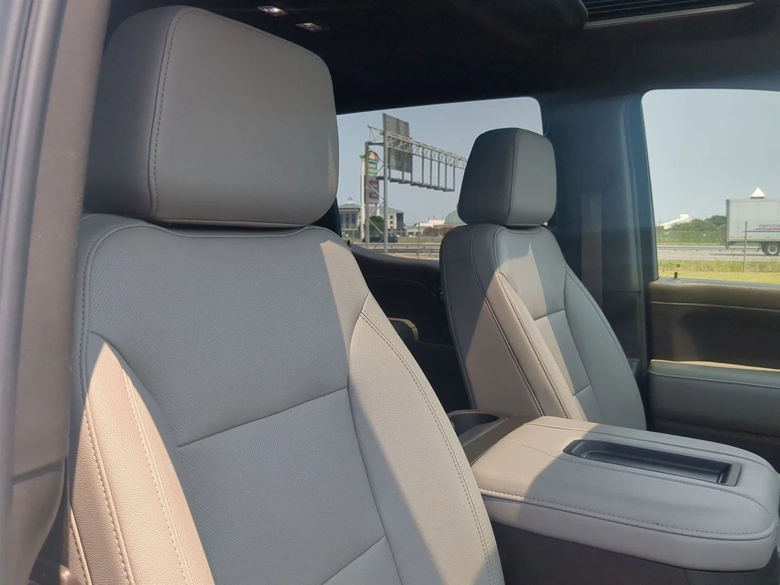 Used 2022 Iridescent Pearl Tricoat Chevrolet LTZ image 29