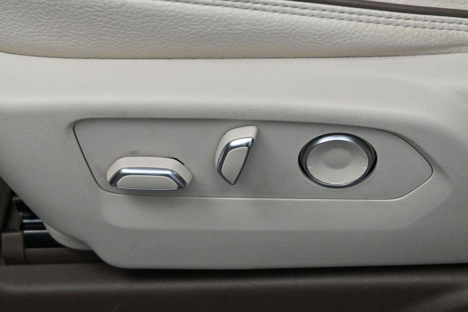 Used 2021 WHITE FROST TRICOAT GMC Denali image 17