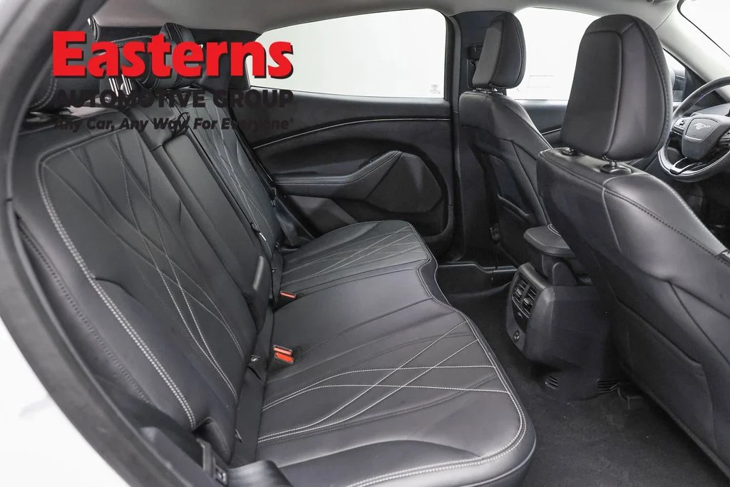 Used 2023 White Ford Select image 22