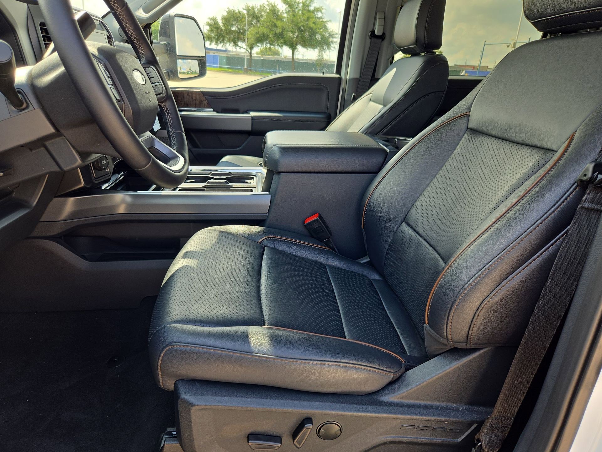 Used 2025 Oxford White Ford LARIAT image 15