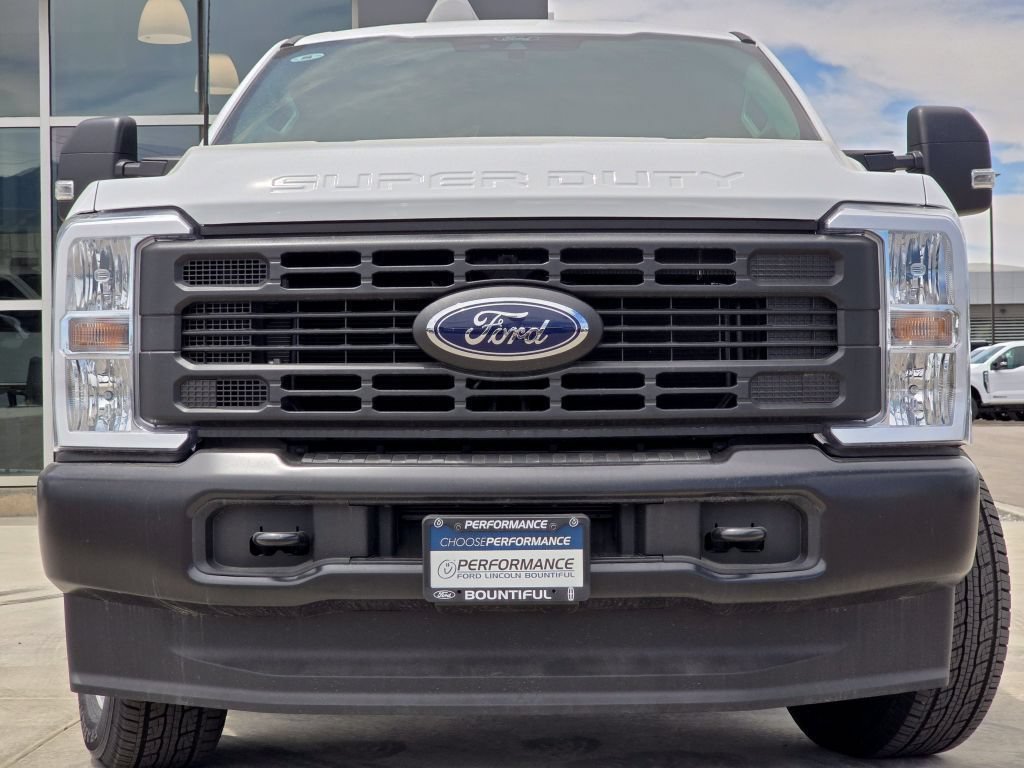 New 2026 Oxford White Ford XL image 3