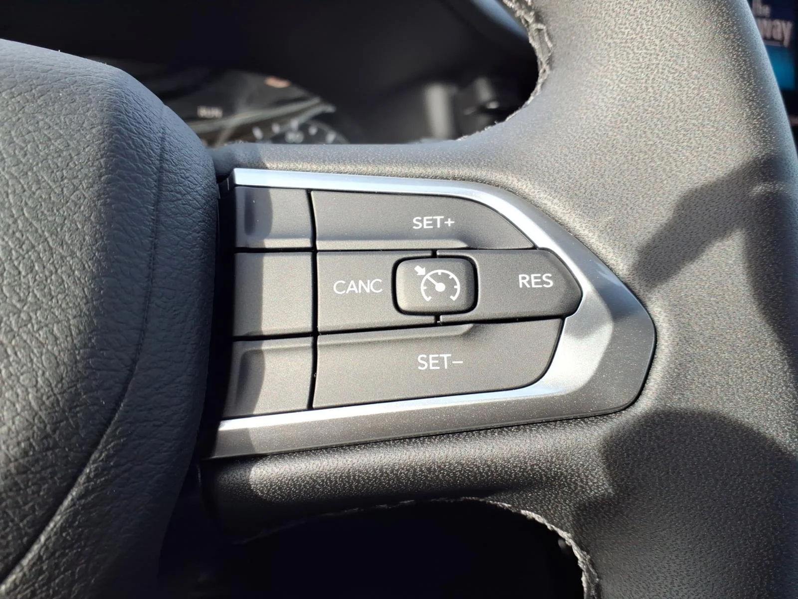 New 2026 Bright White Clear-Coat Exterior Paint Jeep Latitude image 11