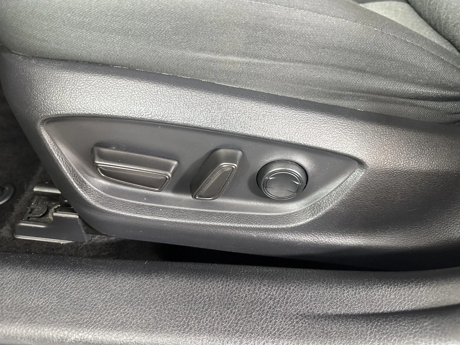 Used 2019 Galactic Aqua Mica Toyota LE image 20