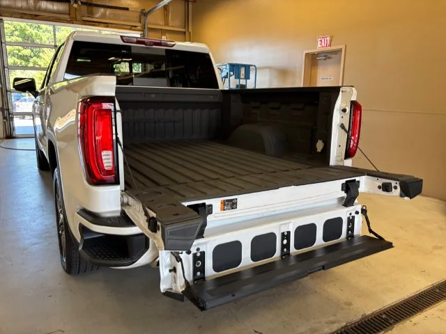 Used 2023 White GMC Denali image 25