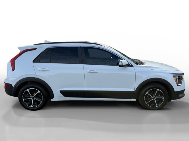 Used 2025 Snow White Pearl Kia EX image 6