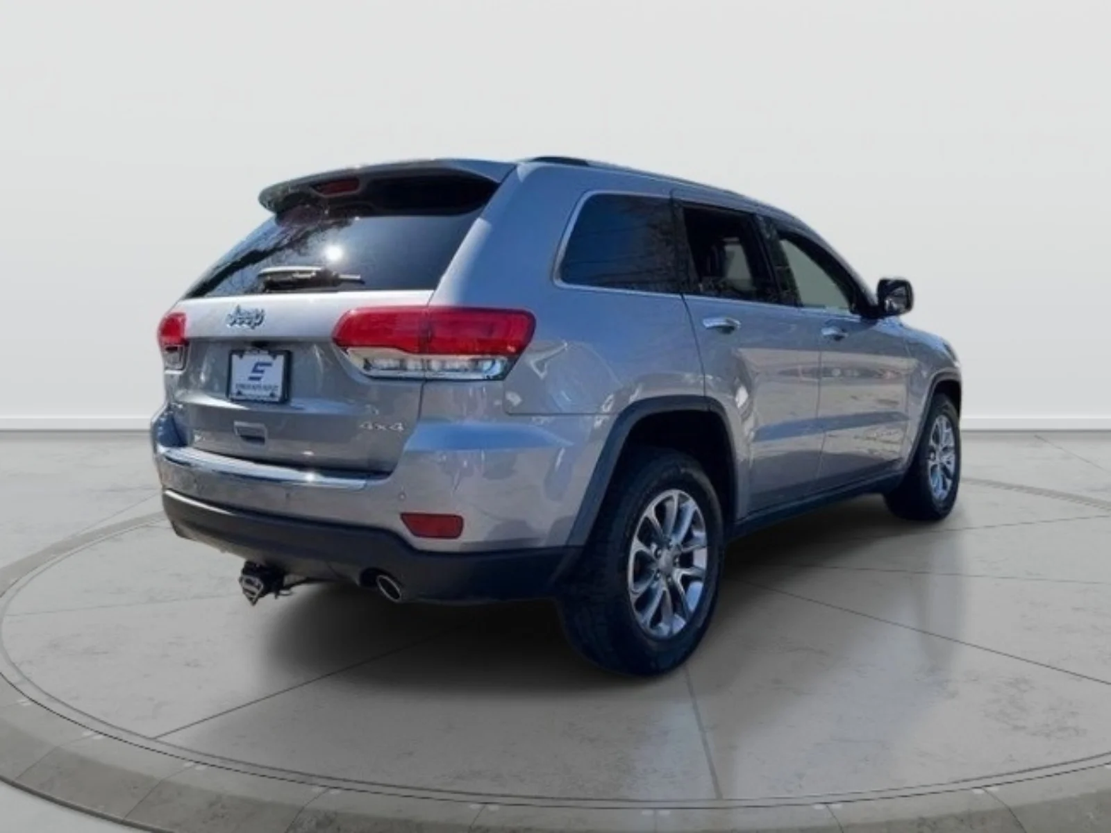 Used 2015 Silver Jeep Limited image 4