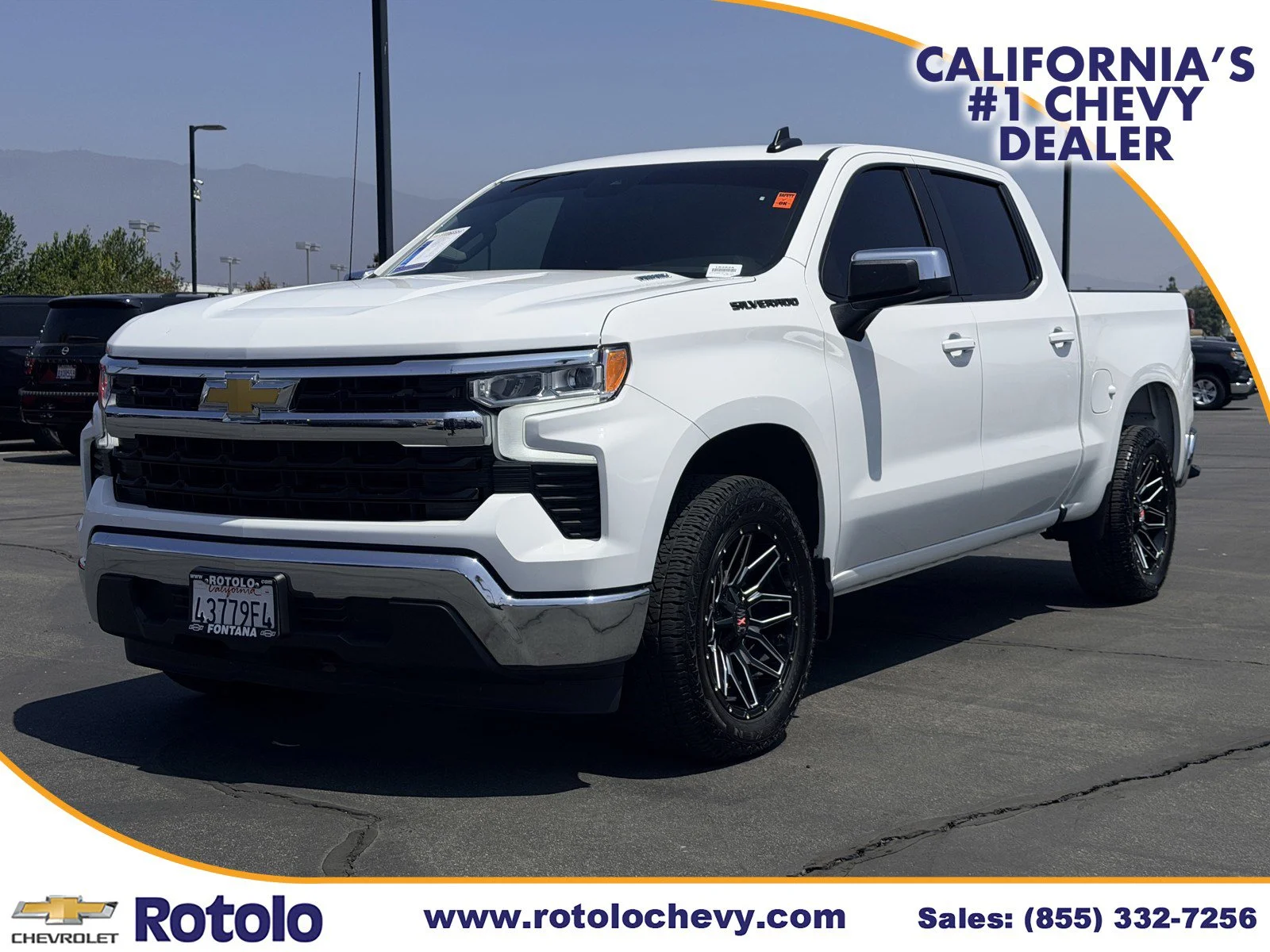 Used 2025 Summit White Chevrolet LT image 3