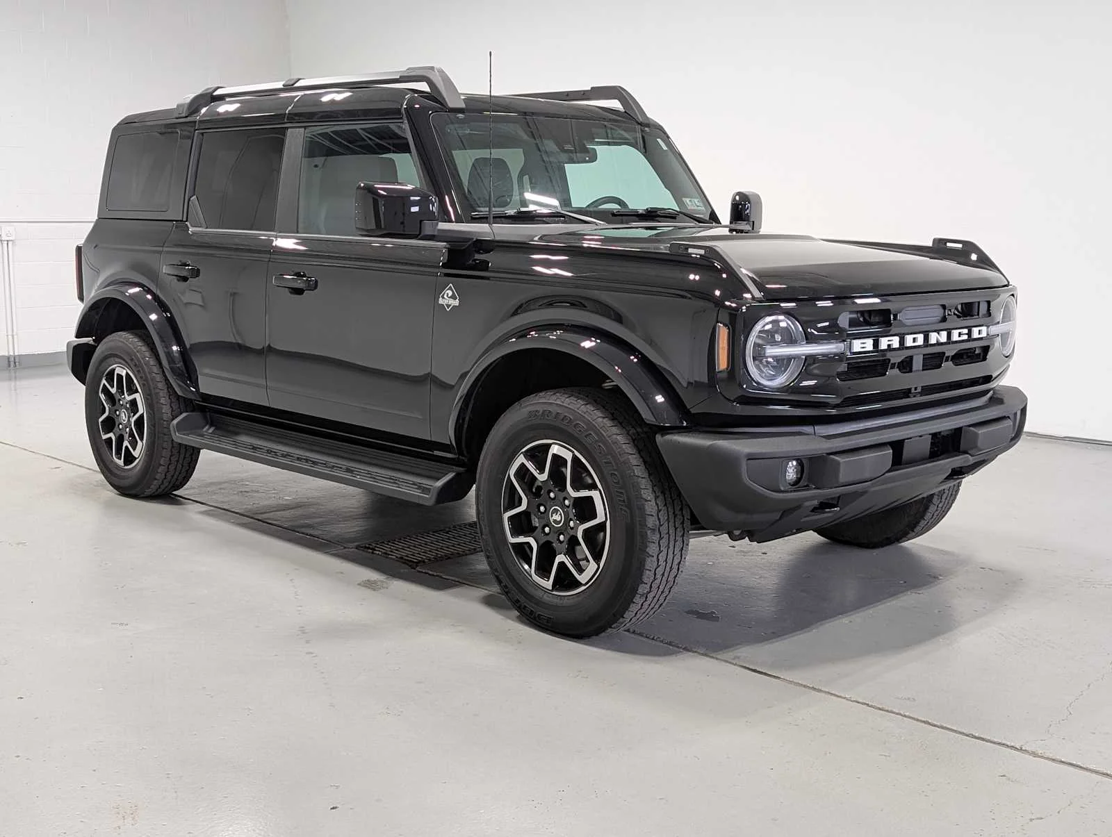 Used 2025 Shadow Black Ford Outer Banks image 6