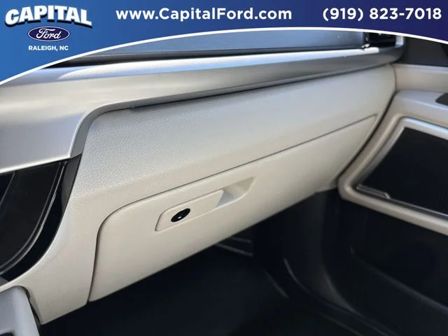 Used 2021 White Kia S image 28