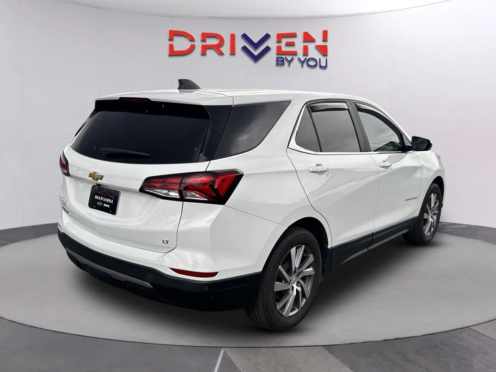 Used 2023 SUMMIT WHITE Chevrolet LT image 4