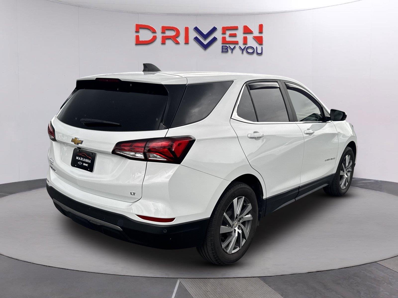Used 2023 SUMMIT WHITE Chevrolet LT image 4