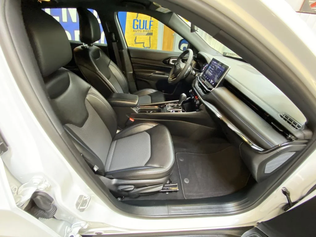 Used 2026 White Jeep Latitude image 26