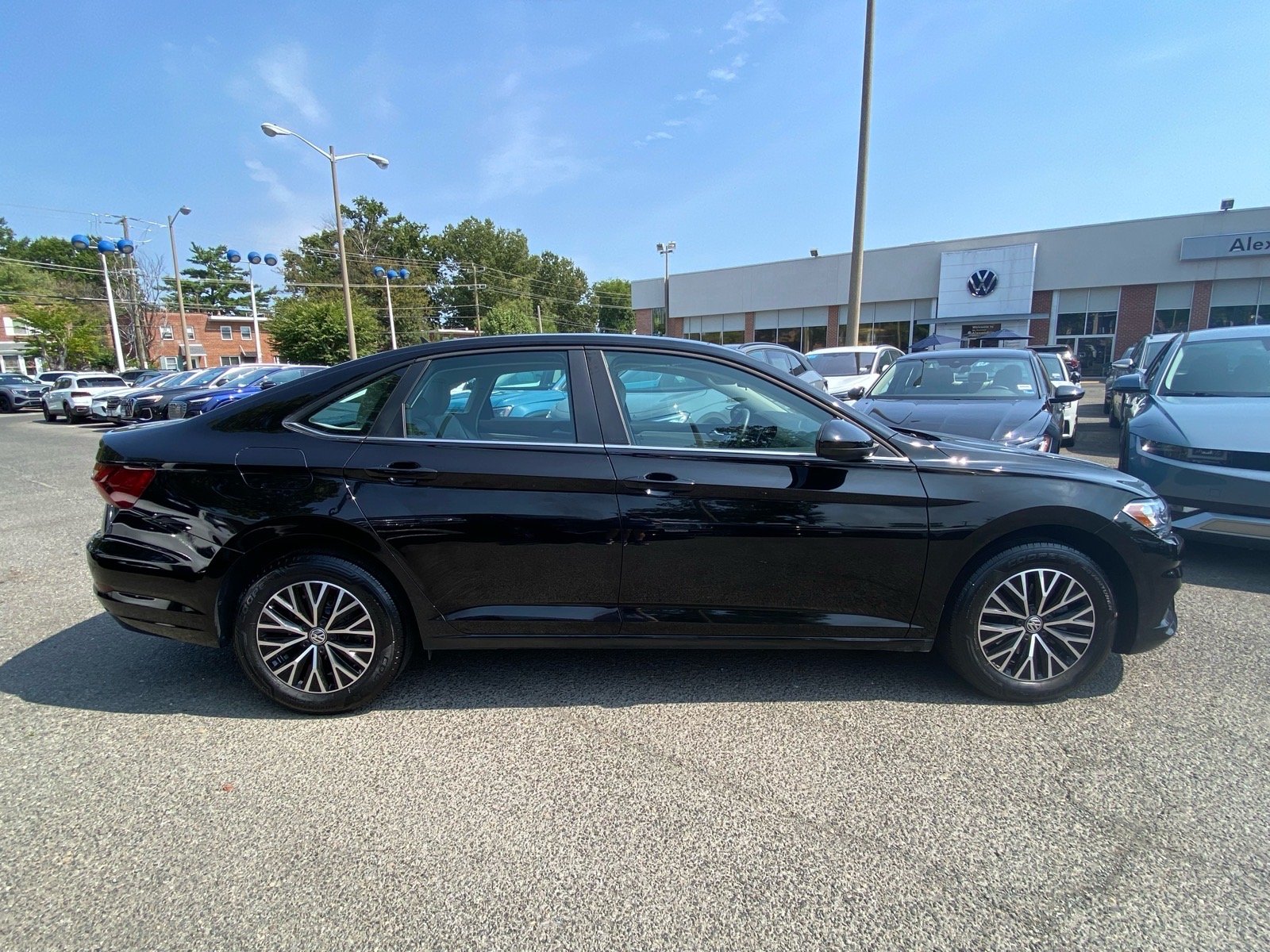 Used 2021  Volkswagen 1.4T SE image 2