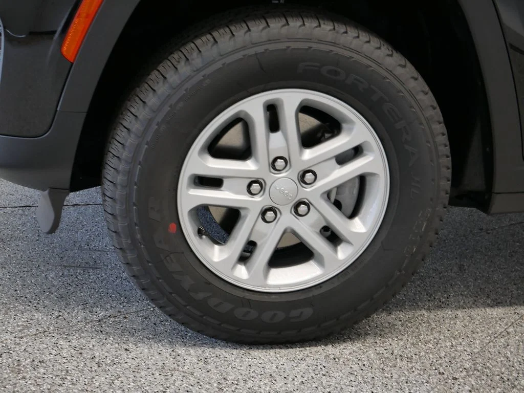 2025 Jeep Grand Cherokee Laredo - Photo 50
