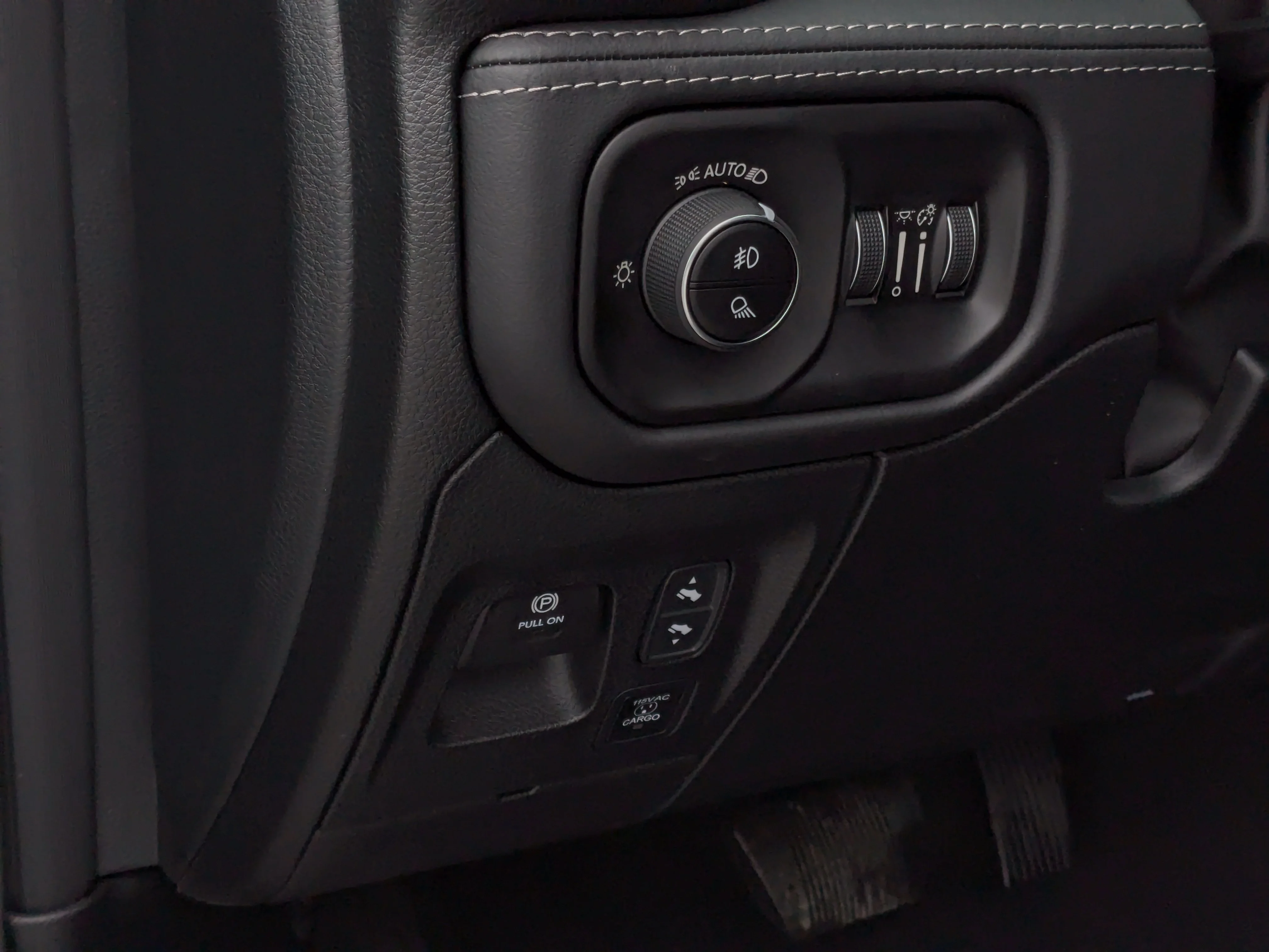New 2026 Black RAM Limited - PANO SUNROOF - HEADS UP DISPLAY - RAMBOX CARGO & TONS MORE! image 16