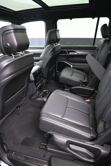 New 2026 Fathom Blue Pearl-Coat Exterior Paint (Late Availability) Jeep Limited Reserve image 10