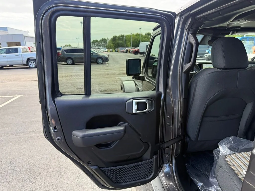 New 2026 Granite Crystal Metallic Clear-Coat Exterior Paint Jeep 85th Anniversary Edition image 34
