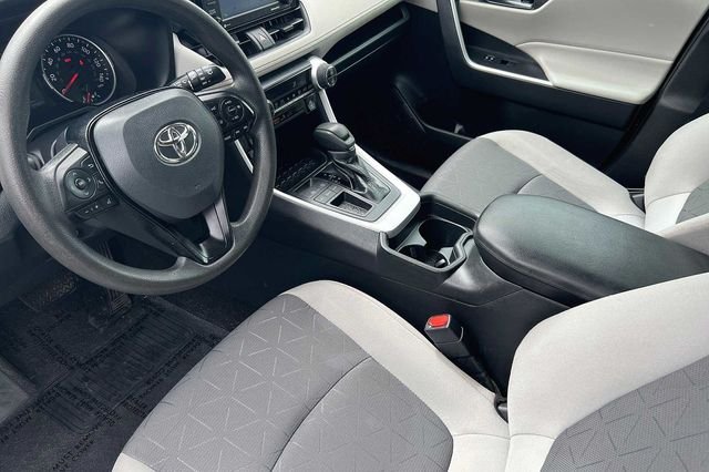 Used 2021 White Toyota XLE image 16