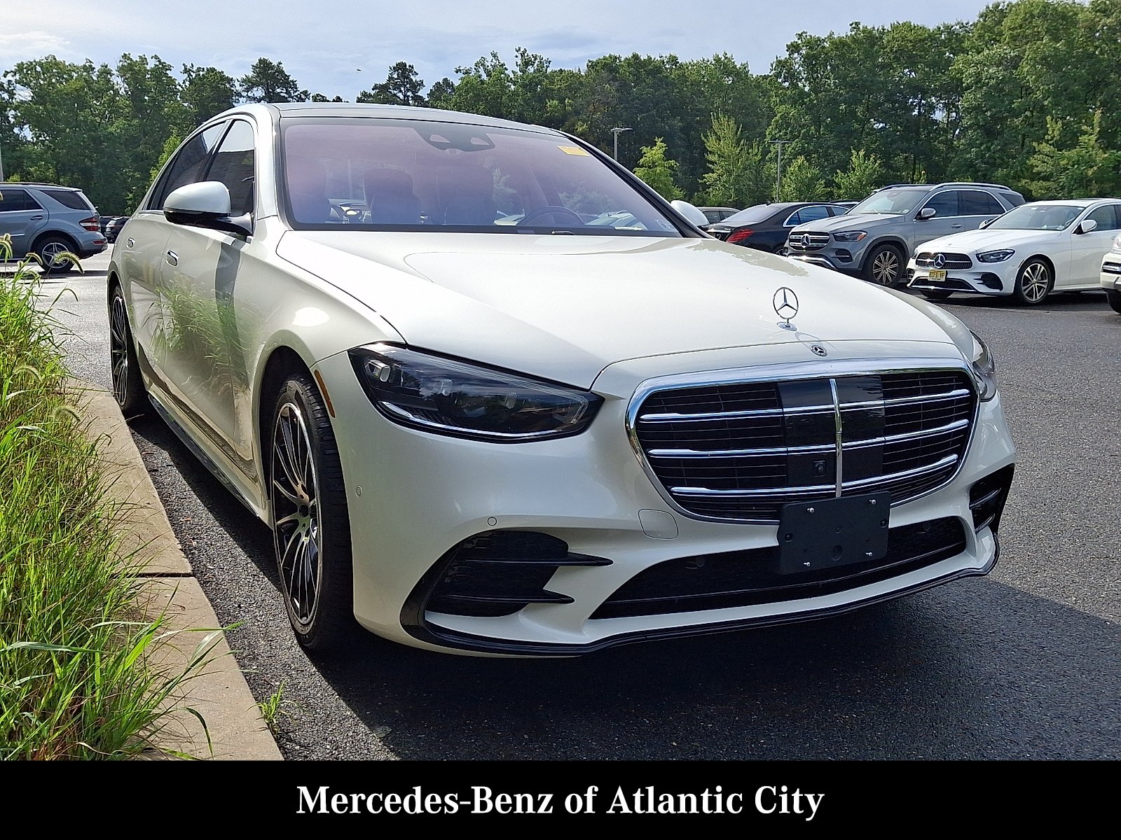 Used 2021 designo Diamond White Mercedes-Benz 4MATIC® image 1