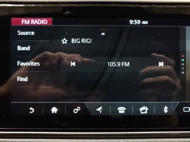 Used 2019 Fuji White Land Rover HSE image 6