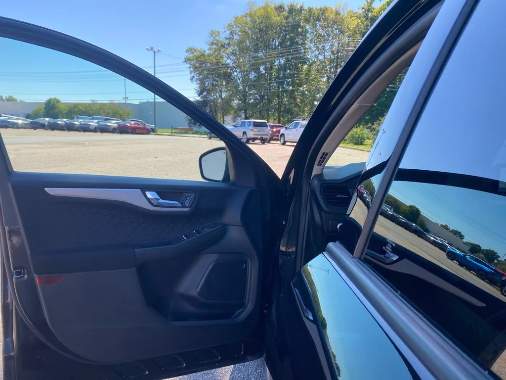 Used 2020  Ford SE image 17
