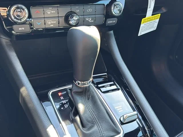 New 2026 White/off-white Jeep Latitude image 36