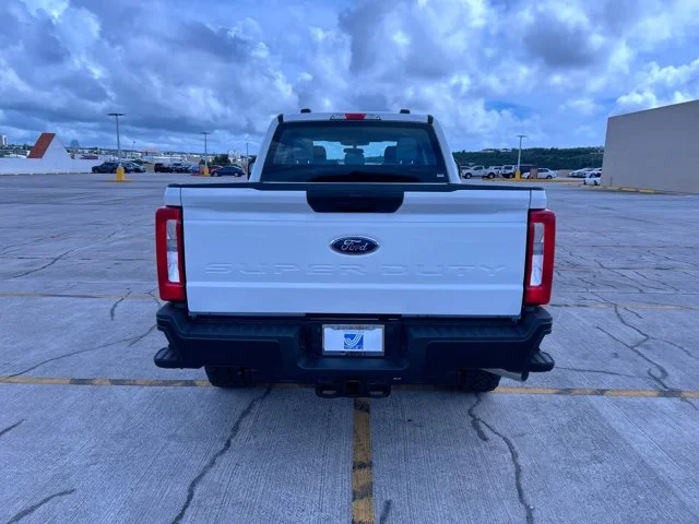 New 2025 OXFORD WHITE Ford XL Crew Cab w/6.75